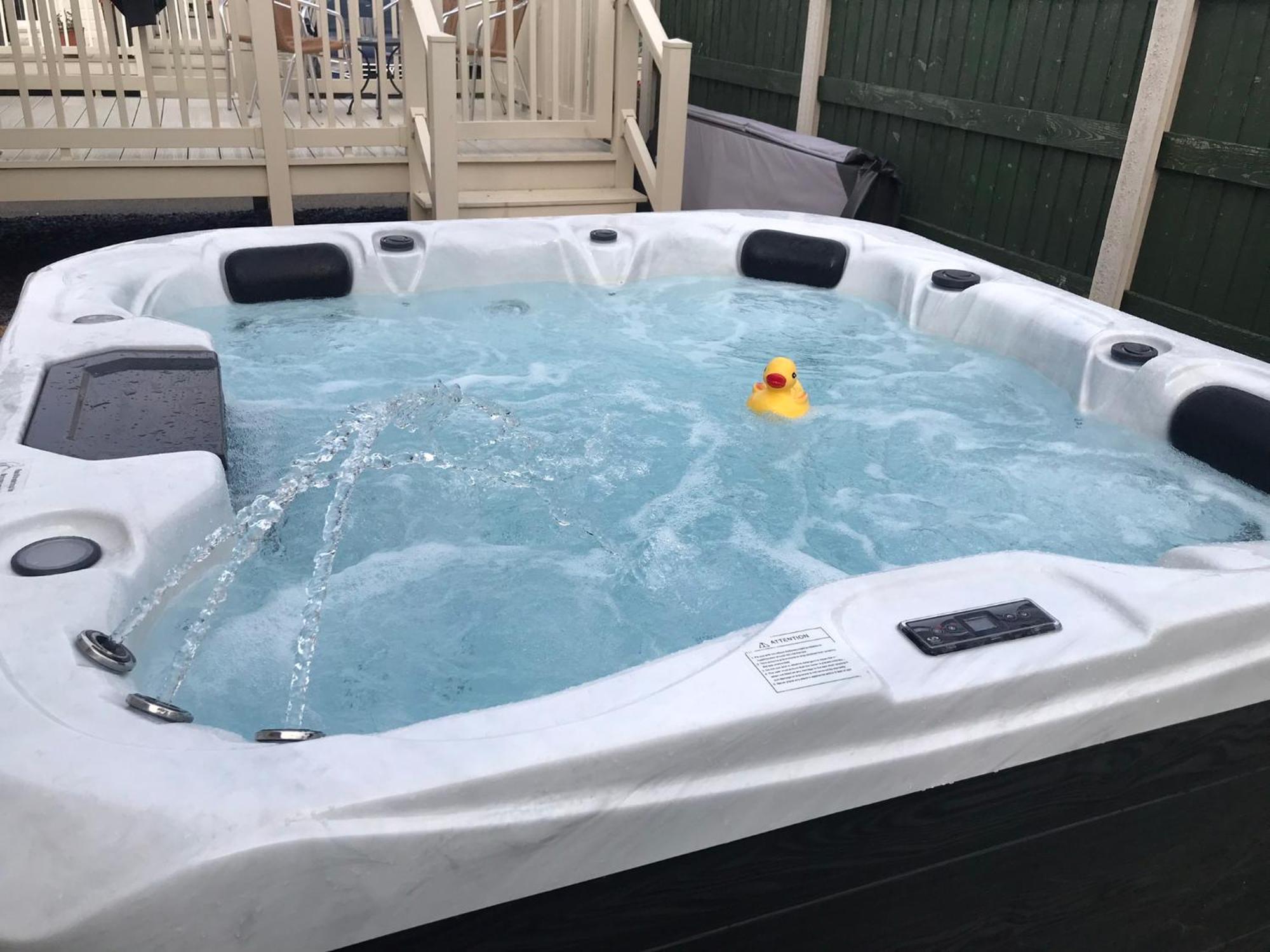 Hot Tub Accommodation North Wales Lodge Rhyl Bagian luar foto